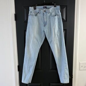 GAP Men's Light Blue Slim Straight Jeans